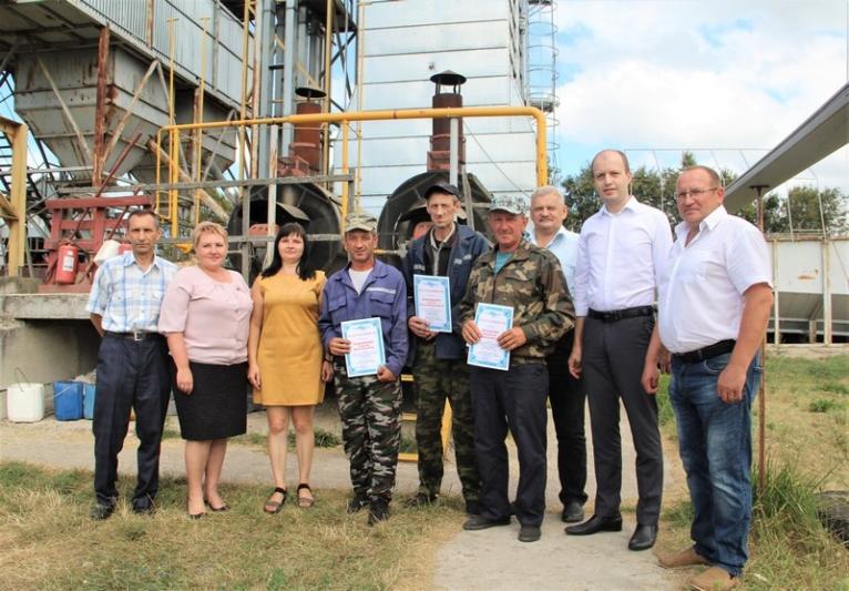 На Костюковщине продолжают чествовать лидеров уборочной кампании