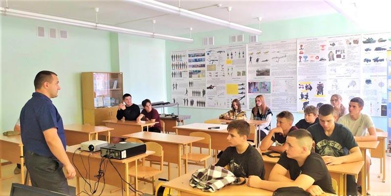 Военно-патриотический клуб «Зубр» набирает популярность среди учащихся