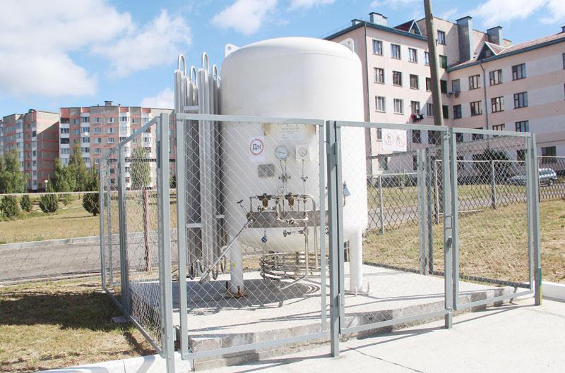 На территории Костюковичской ЦРБ установили криогенный газификатор для хранения сжиженных газов