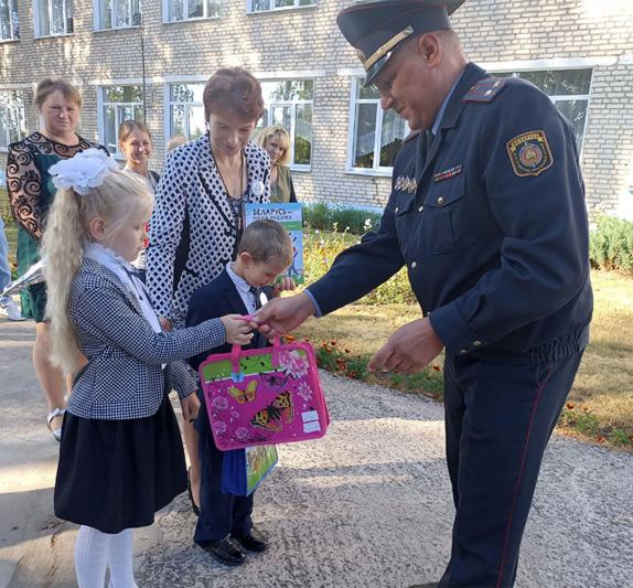 Торжественная линейка, посвященная Дню знаний, состоялась в ГУО «Белынковичский УПК»