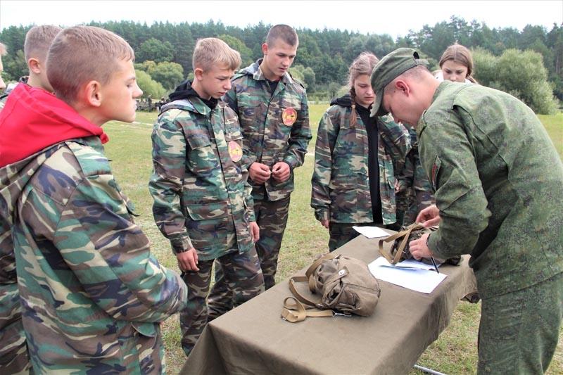 Военно-патриотическая игра «Зарница» объединила десять команд районных школ