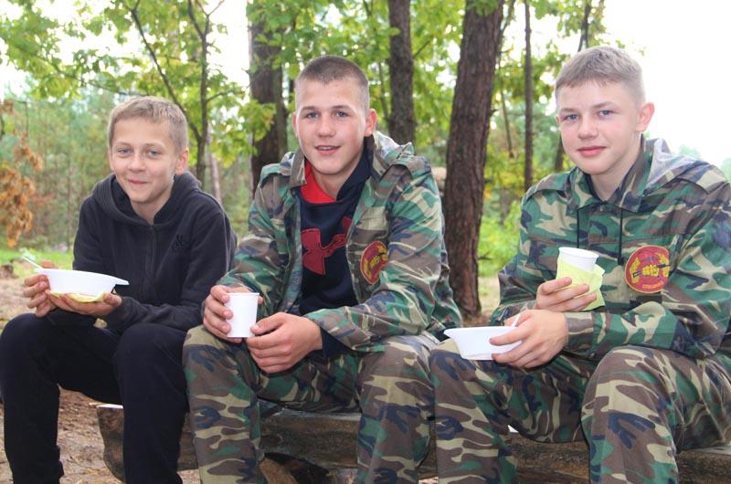 Военно-патриотическая игра «Зарница» объединила десять команд районных школ
