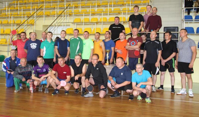 Любителей настольного тенниса объединил турнир в Костюковичах