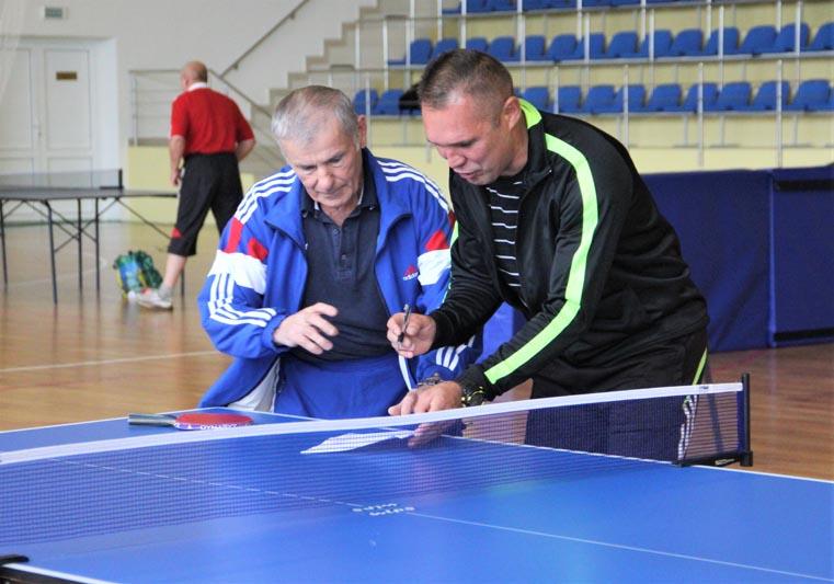 Любителей настольного тенниса объединил турнир в Костюковичах