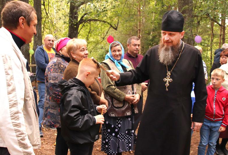 На месте бывшей церкви в деревне Осов Забычанского сельсовета состоялось открытие памятного знака – православного креста