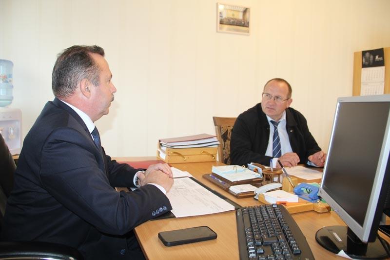 Сенатор Виктор Ананич посетил Костюковичский район и провел прием граждан в райисполкоме