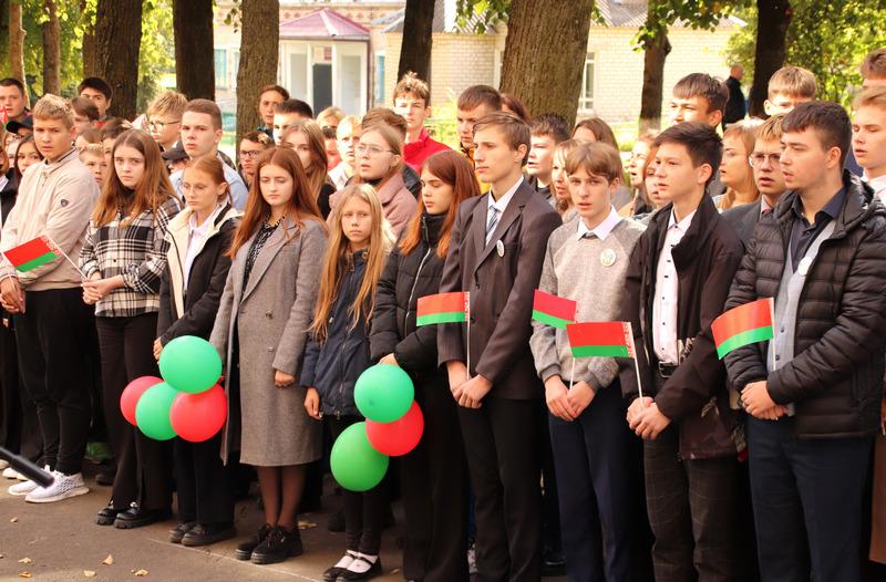 В единстве - сила: более 200 человек стали участниками автопробега ко Дню народного единства в Костюковичах