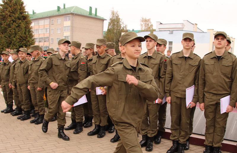 Фотофакт: в Костюковичах состоялось торжественное принесение клятвы воспитанниками военно-патриотического клуба «Зубр»