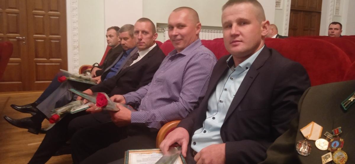 Заслуженные награды получили работники Костюковичского лесхоза