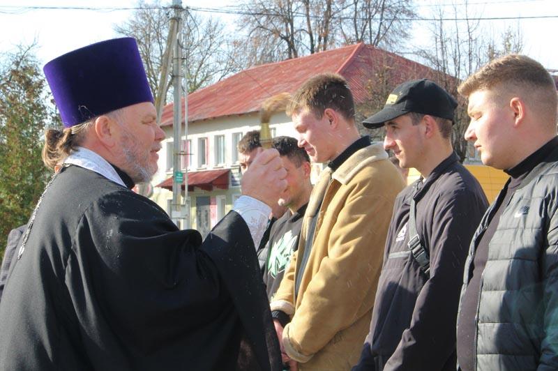 Новобранцам Костюковичского района торжественно вручили повестки в армию