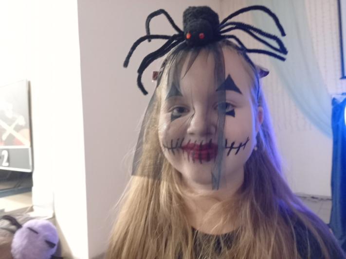 Страшно веселый Хэллоуин: в молодежном культурном центре "Юность" проходит праздник для детей