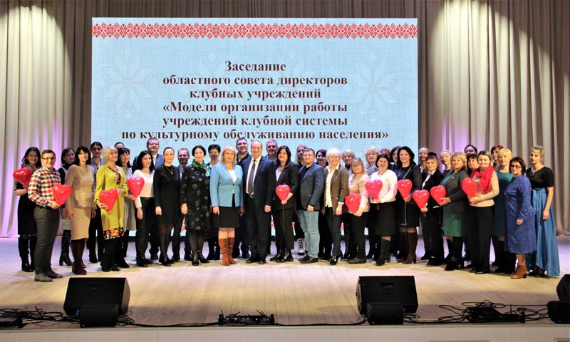 Творческие коллективы и солисты районного Центра культуры подарили гостям из области концерт
