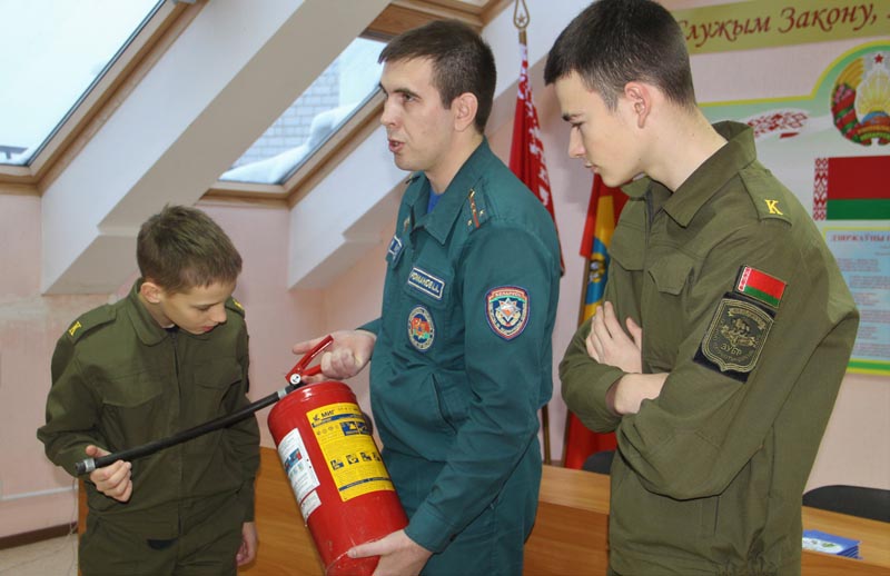 Очередные практические занятия для воспитанников военно-патриотического клуба «Зубр» прошли на базе районного отдела внутренних дел