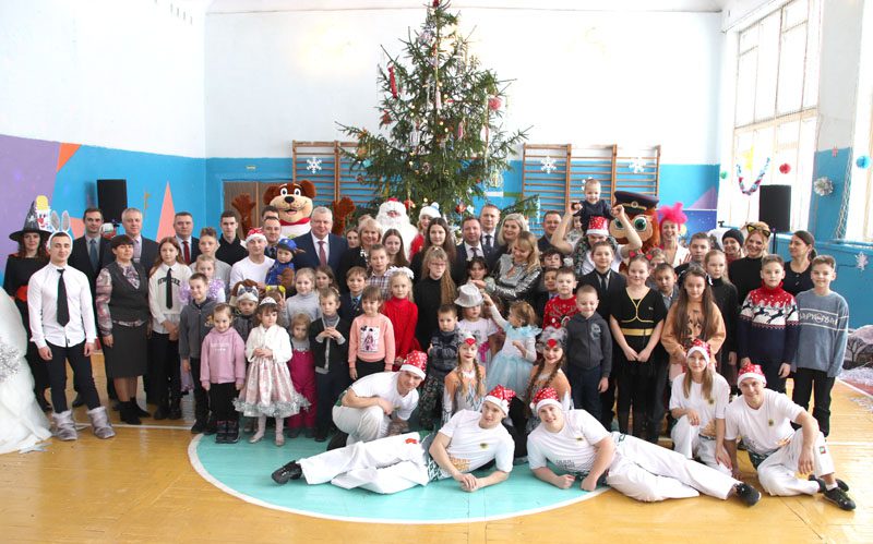 В рамках республиканской благотворительной акции «Наши дети» правоохранители устроили яркое представление в Белынковичской школе