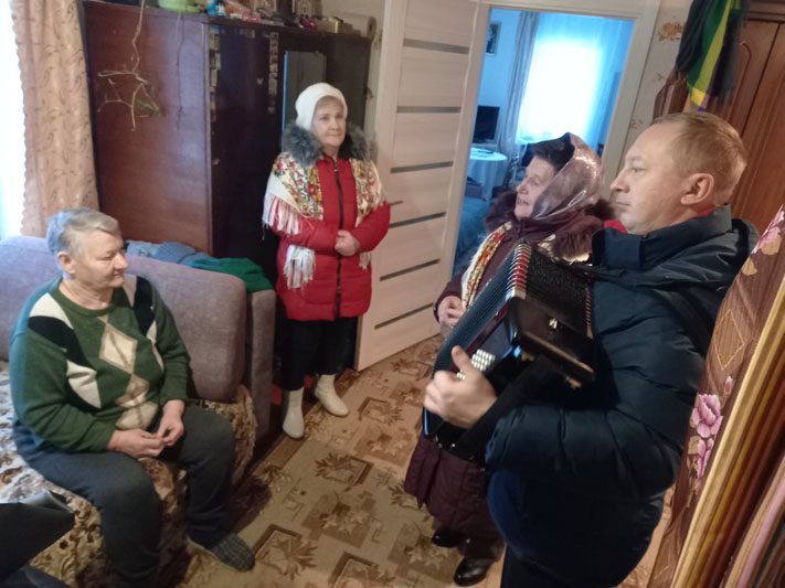 Фотофакт: поезд "Забота" посетил малонаселенные пункты Белодубровского сельсовета