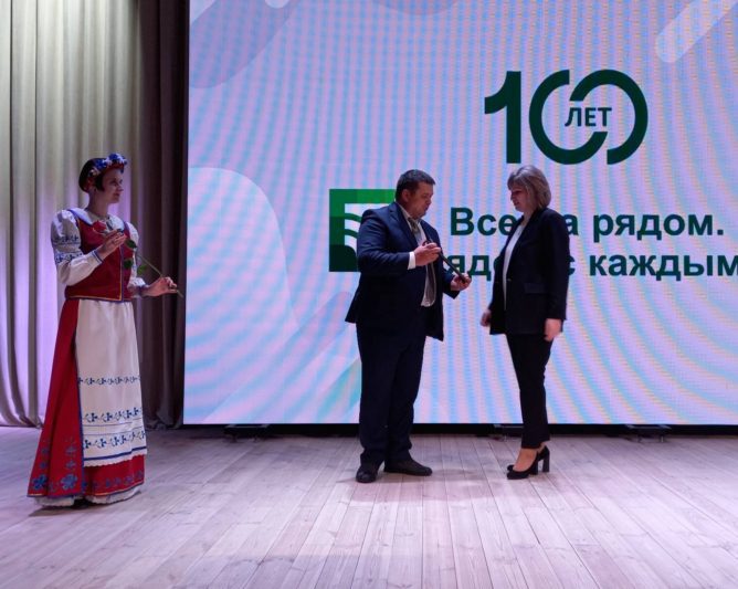 Фотофакт: 100-летие Беларусбанка празднует коллектив ЦБУ № 712