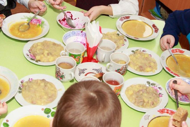 Правительство изменило правила школьного питания