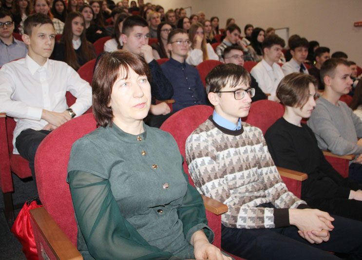 Офицеры Костюковичского военного комиссариата организовали встречу с учащимися старших классов школ нашего района