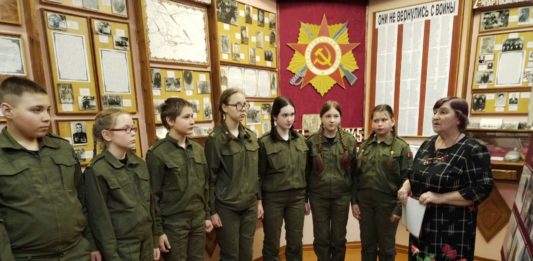 Урок мужества прошел с участием воспитанников военно-патриотического клуба "Зубр"