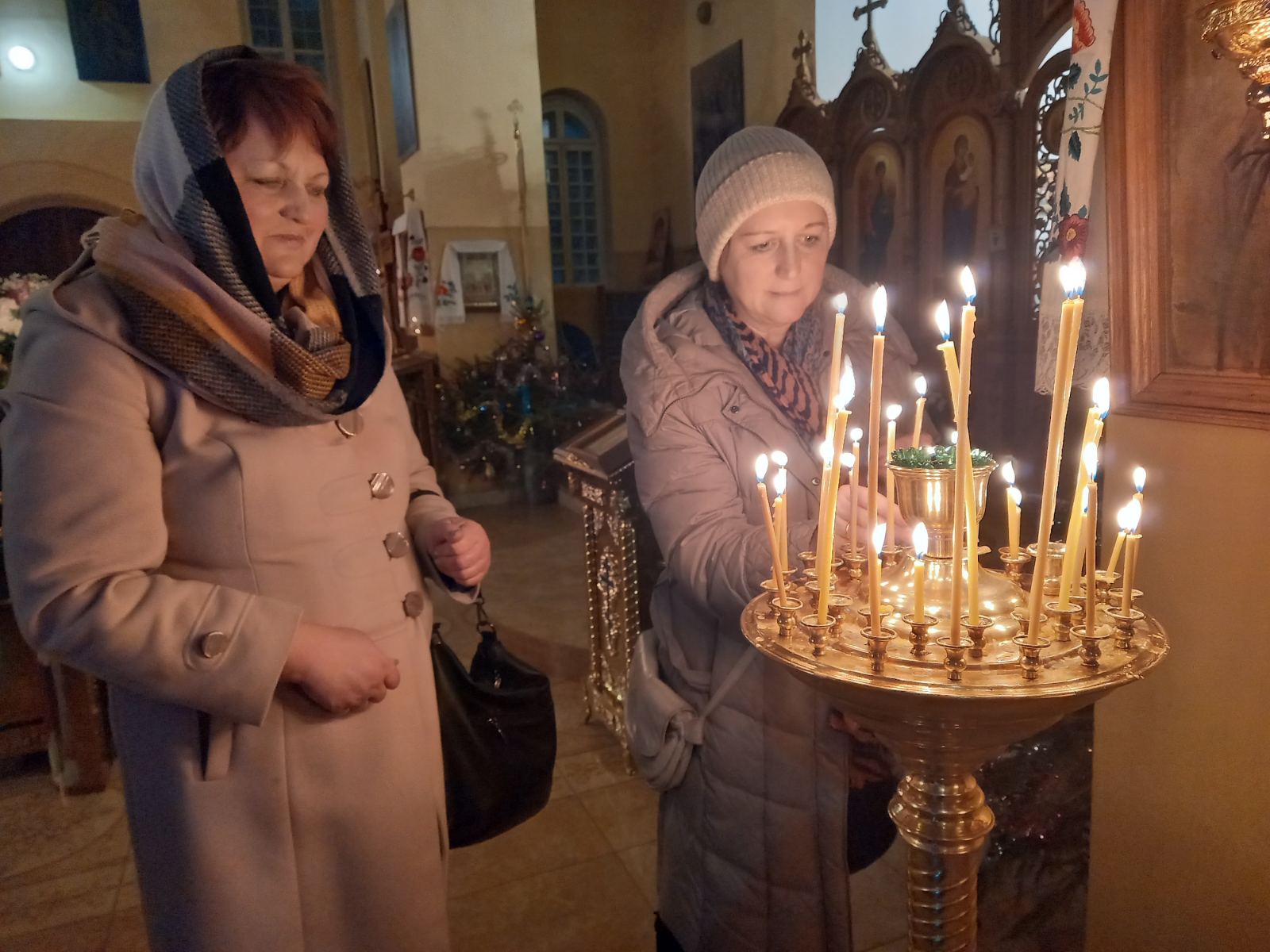 Православные верующие празднуют Рождественский сочельник