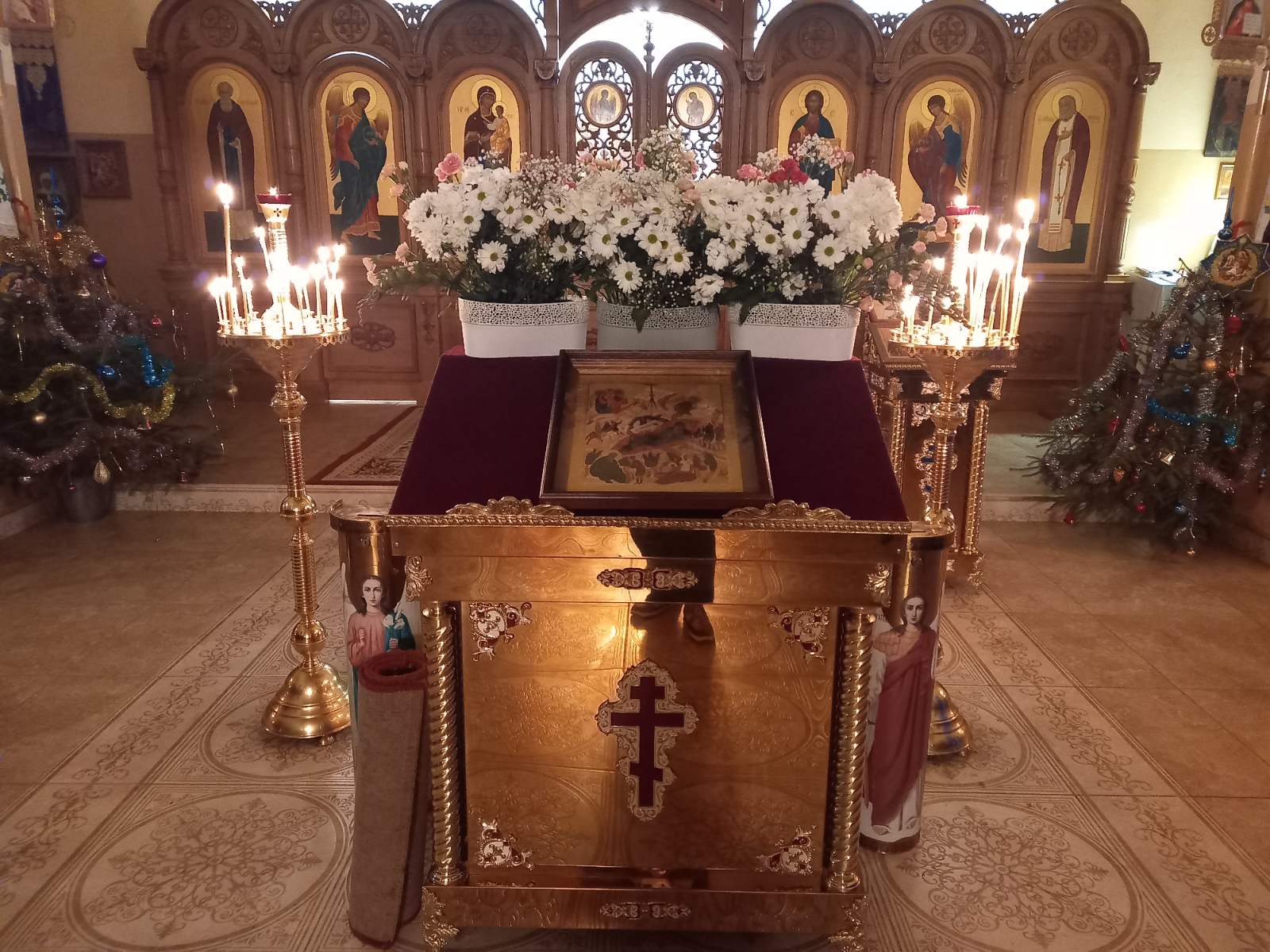 Православные верующие празднуют Рождественский сочельник