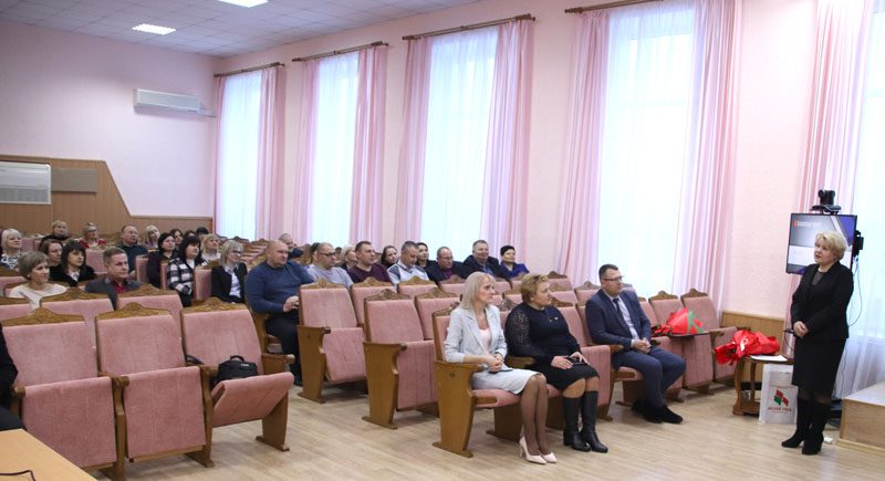 Начальника отдела по работе с обращениями граждан и юридических лиц райисполкома Наталью Сакович проводили на заслуженный отдых