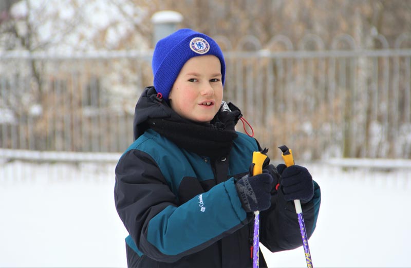 В районном этапе соревнований по биатлону «Снежный снайпер» соревновались сорок юных спортсменов