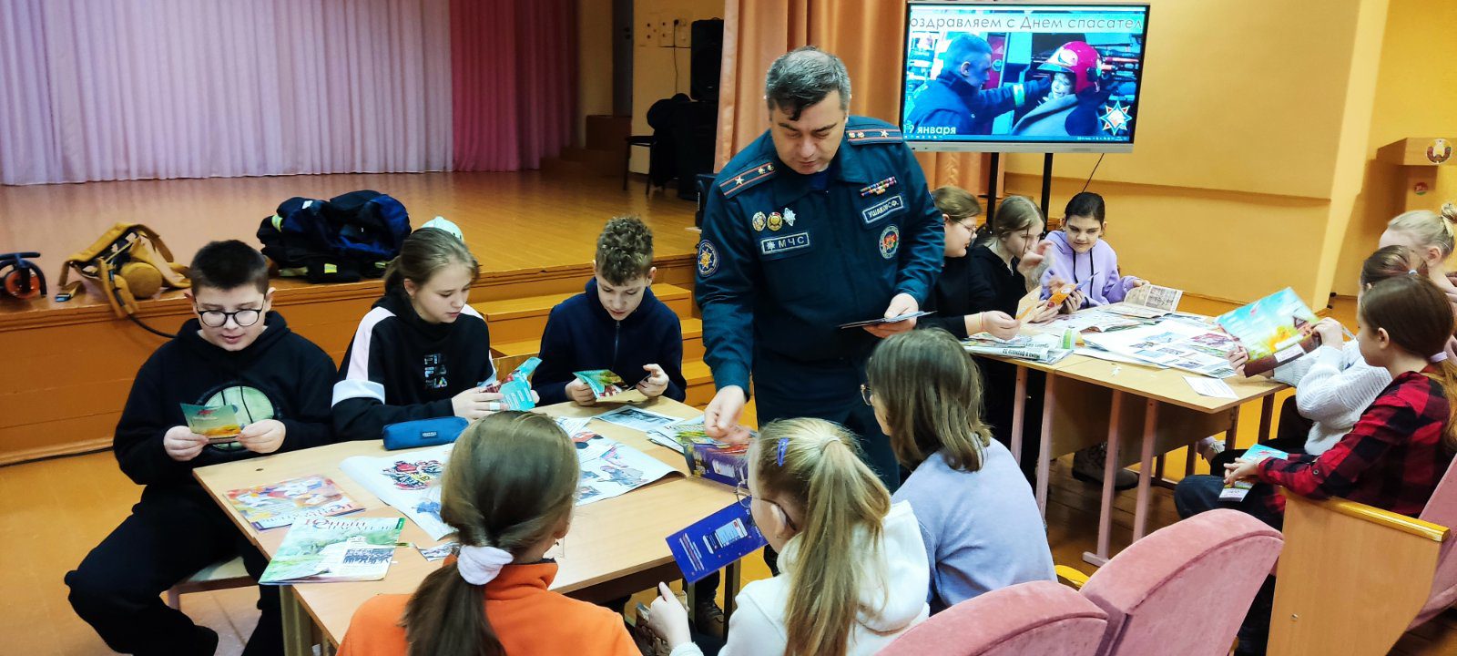Познавательный урок безопасности провели для школьников работники Костюковичского РОЧС