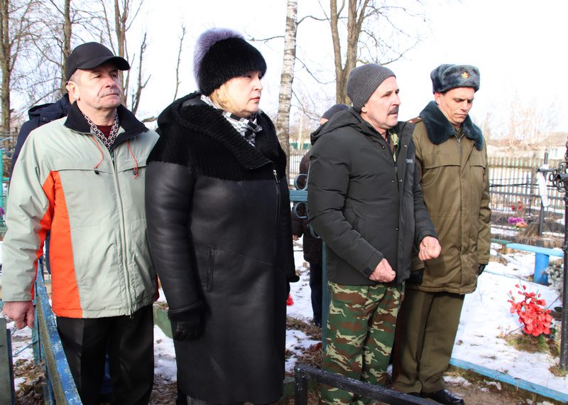 У могилы воина-интернационалиста Александра Листратенко прошел урок мужества