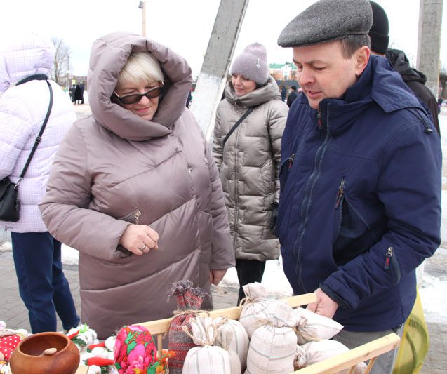 Праздник с огоньком: широкую Масленицу 2023 отпраздновали в Костюковичах