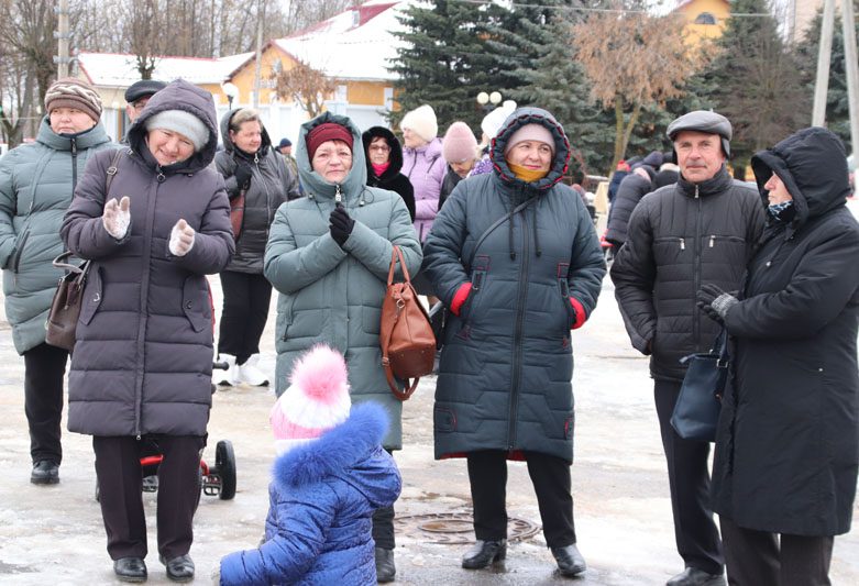 Праздник с огоньком: широкую Масленицу 2023 отпраздновали в Костюковичах