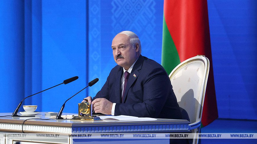 Лукашенко на вопрос о ядерном арсенале: бесконтрольного оружия в Беларуси нет и быть не может