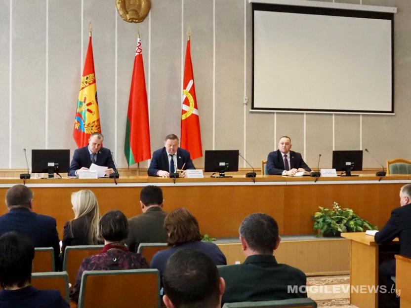 Анатолий Исаченко представил новых председателей Чаусского и Хотимского районов