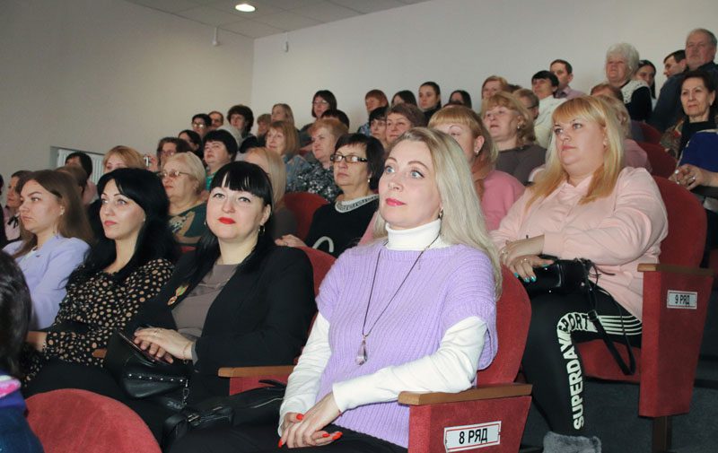 Самые теплые слова поздравлений для женщин Костюковщины звучали во время праздничного концерта