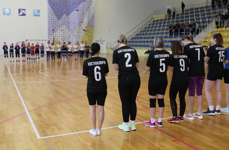 Мы узнали, кто одержал победу в первенстве района по волейболу среди женских команд