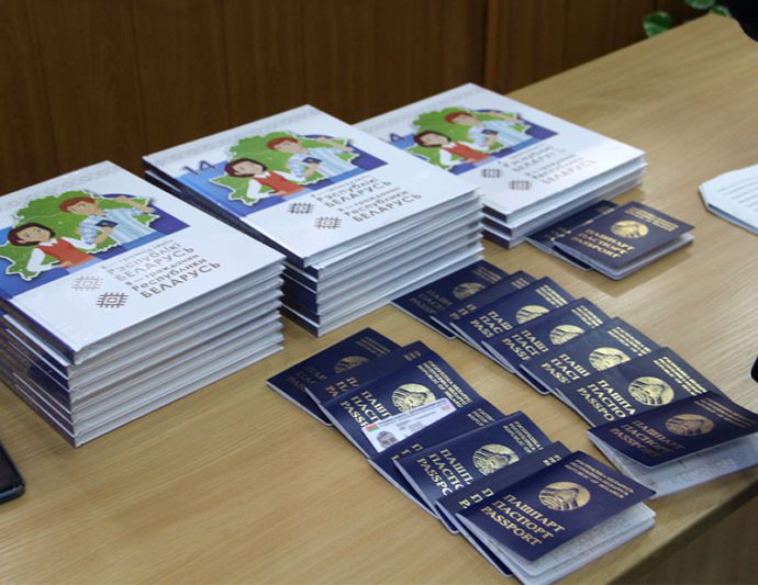 В День Конституции Республики Беларусь юным костюковчанам вручены паспорта