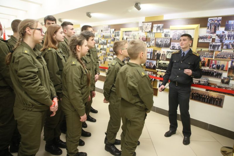 Воспитанники военно-патриотического клуба «Зубр» побывали на экскурсии по ведомственным подразделениям МВД