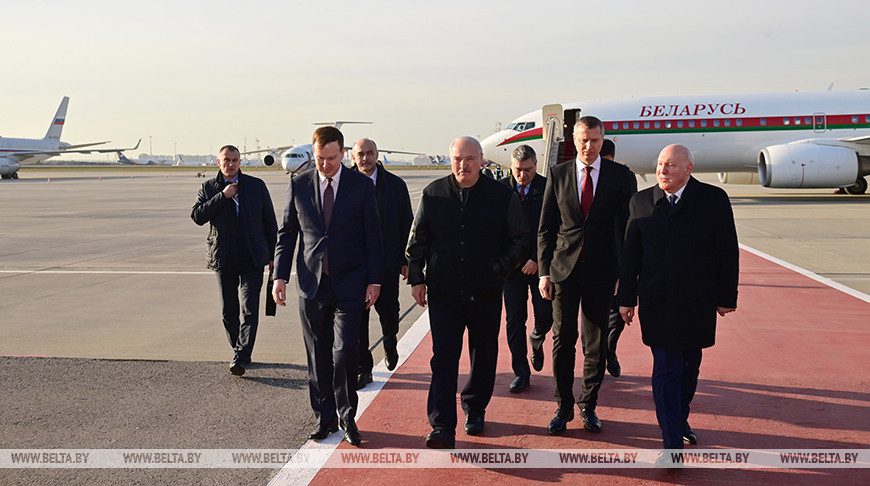 Лукашенко прилетел в Москву на встречу с Путиным и на заседание ВГС