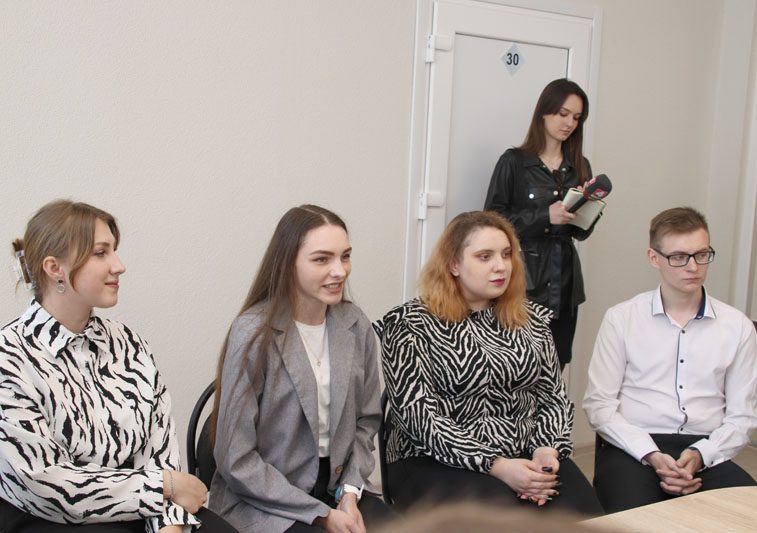 Анатолий Исаченко встретился с молодыми специалистами Костюковщины