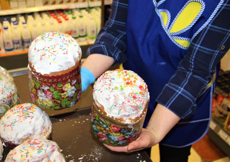 Натуральное и с изюминкой: около 500 куличей в день выпекает кондитерский цех "Беседь"