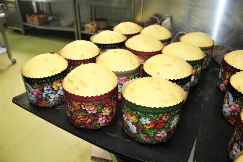 Натуральное и с изюминкой: около 500 куличей в день выпекает кондитерский цех "Беседь"