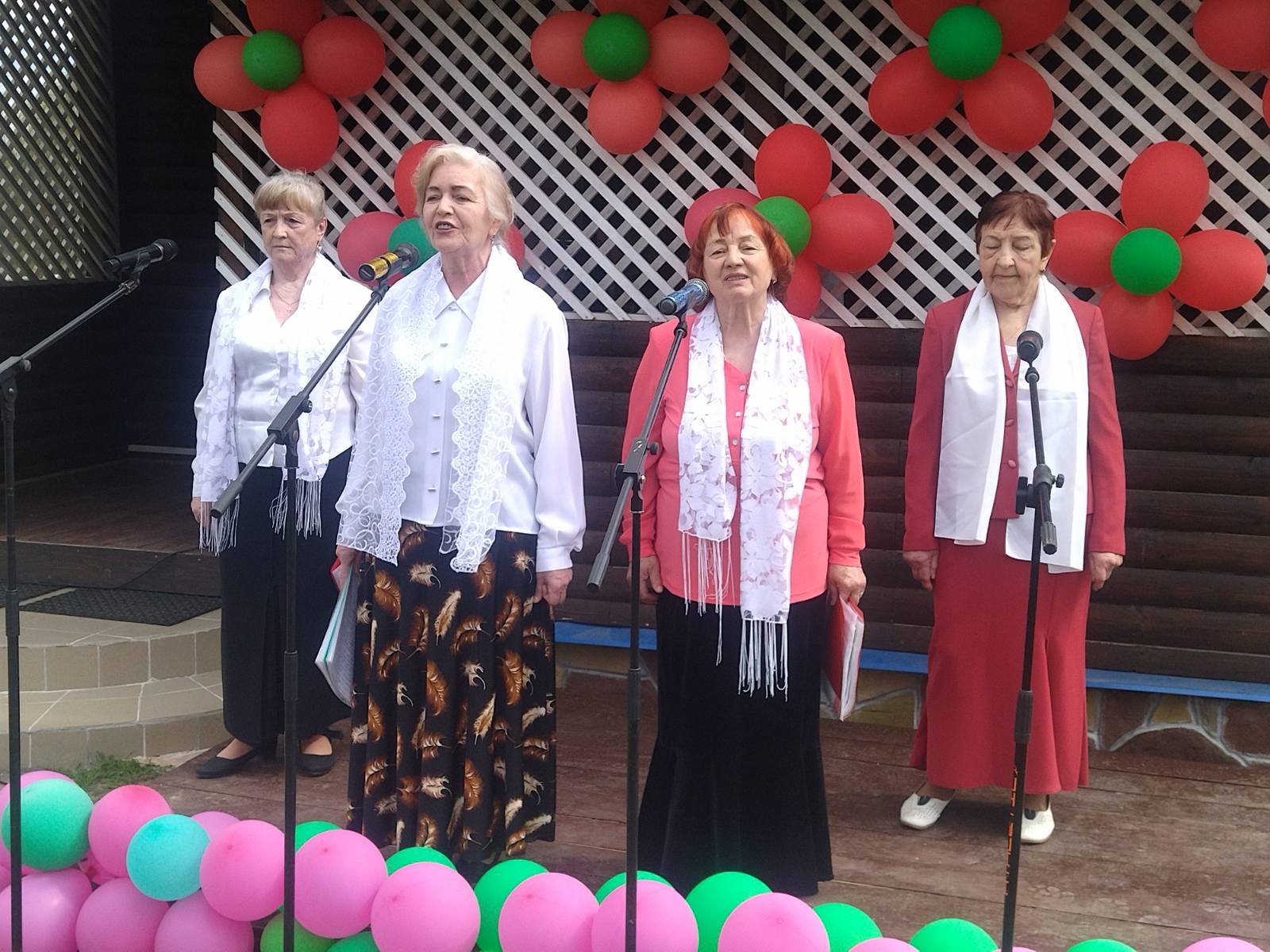 Ансамбль «Гармония» по приглашению настоятеля Краснопольского храма принял участие в празднике Красная горка