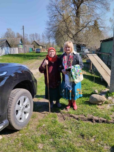 С угощениями и хорошим настроением встречали жители малонаселенных пунктов Демидовичского сельсовета участников поезда "Забота"