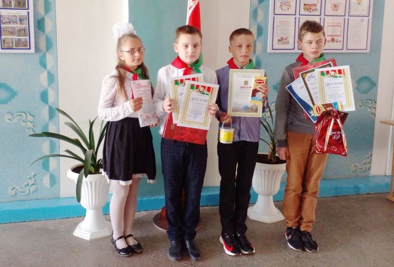 С дипломами и подарками завершился учебный год в Новосамотевичской средней школе