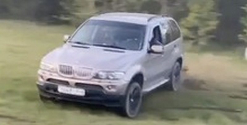 В Костюковичах 33-водитель BMW дрифтовал в зоне отдыха