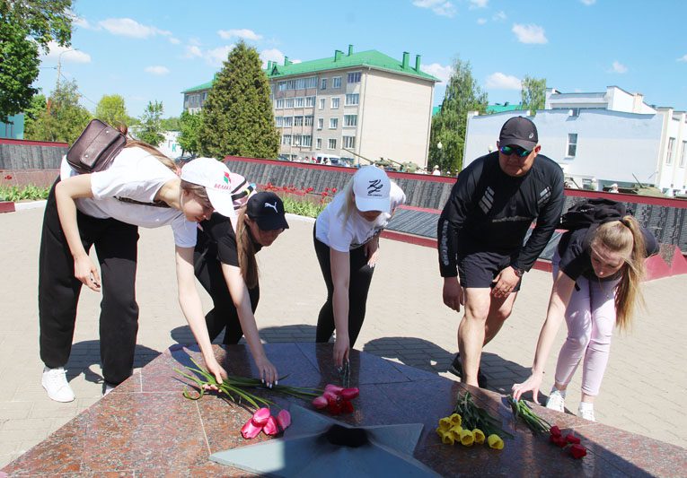 Костюковчане присоединились к акции «Веломай», посвященной Дню Государственного флага, Государственного герба и Государственного гимна Республики Беларусь