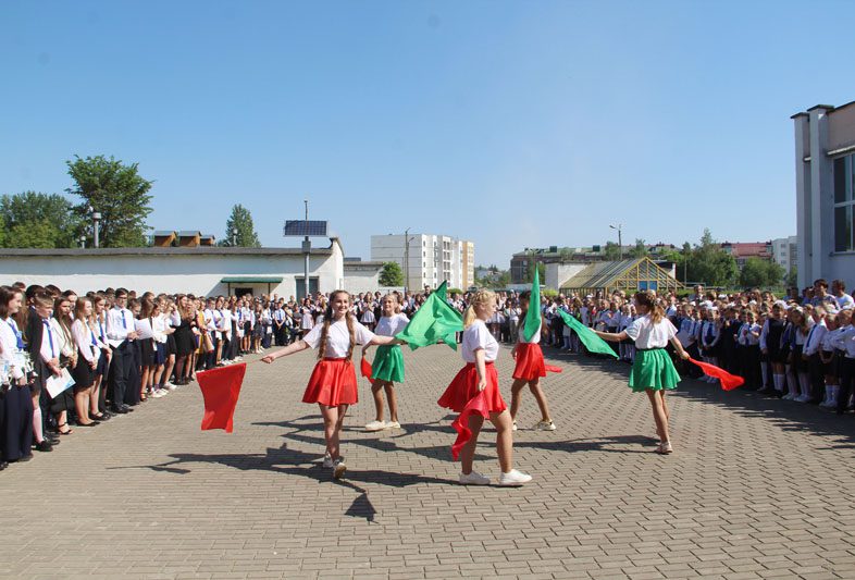 Ярко и торжественно прошла линейка в Костюковичской районной гимназии
