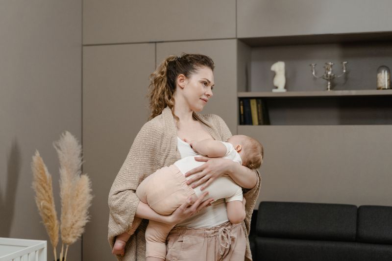 До какого возраста кормить малыша грудью, рассказывает Юлия Мякотко