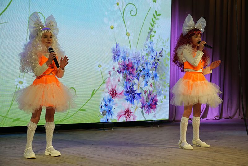 Фотофакт: в Костюковичах состоялся концерт в рамках социально-творческой программы «В будущее – с надеждой»