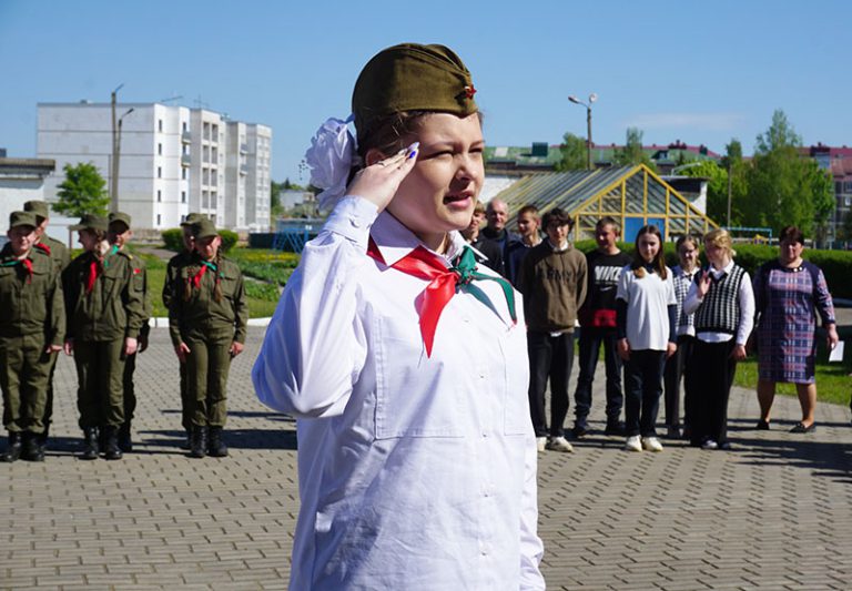 Весело и интересно прошла районная военно-патриотическая игра «Зарница» в Костюковичах
